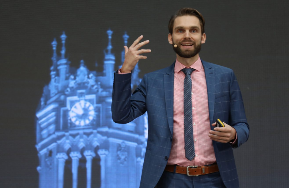 Gartner Survey Reveals 52% of Government CIOs