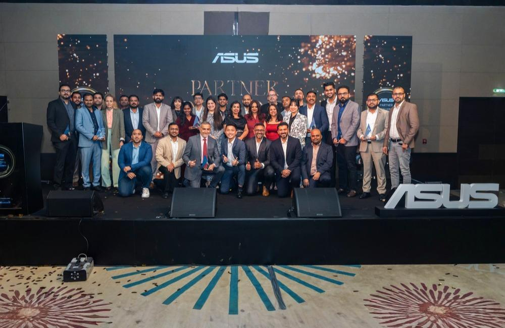ASUS Debuts ExpertBook Ultra at Partner Night